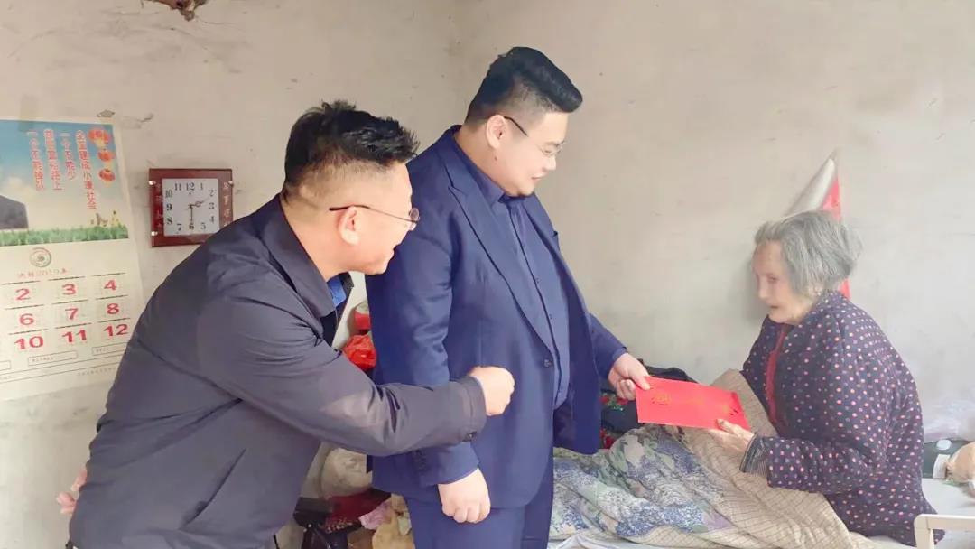 夕陽無限好，敬老情更濃——東岳機(jī)械走訪百歲老人