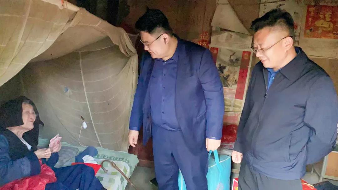 夕陽無限好，敬老情更濃——東岳機(jī)械走訪百歲老人