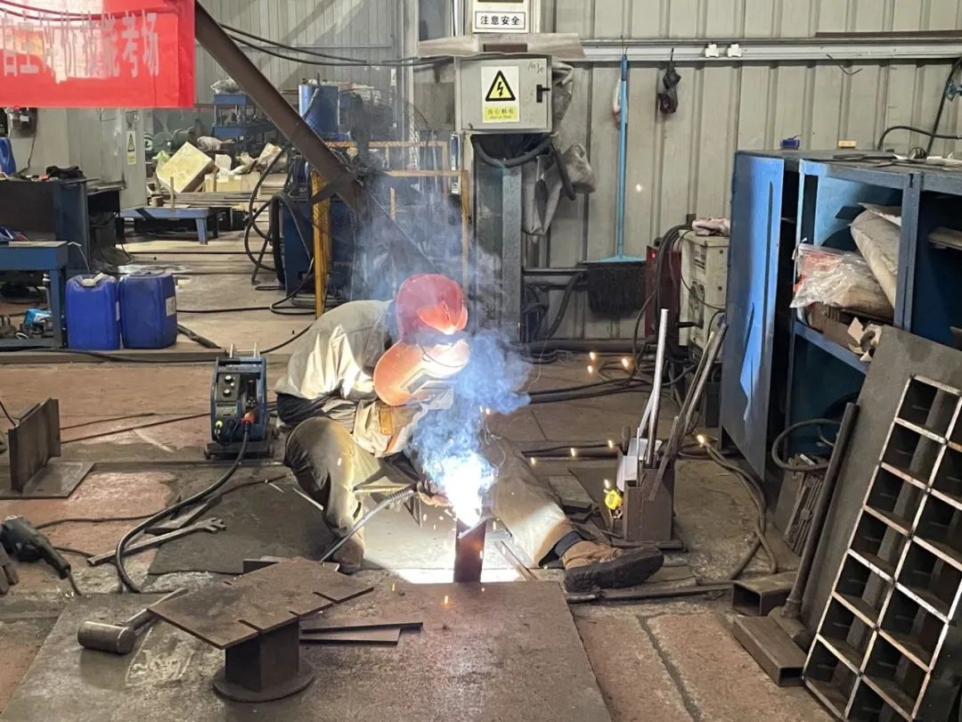 技能強(qiáng)企促發(fā)展 人才賦能抓提升丨東岳機(jī)械第一批焊工職業(yè)技能等級認(rèn)定工作圓滿完成 技能強(qiáng)企促發(fā)展 人才賦能抓提升丨東岳機(jī)械第一批焊工職業(yè)技能等級認(rèn)定工作圓滿完成